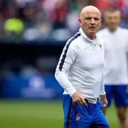 DERNIÈRE HEURE : « NON, JE M'EN VAIS » — L'entraîneur adjoint de l'équipe de France, Guy Stéphan, stupéfie le football international en signant une prolongation de contrat à long terme avec.